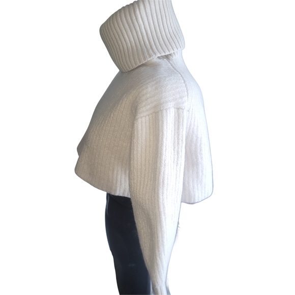 Aritzia's Babaton Ribbed Knit 100% Merino Wool Cropped Turtleneck Sweater 2XS - Picture 5 of 7